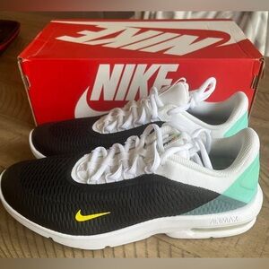Nike Air Max Advantage 3 size 9 NEW